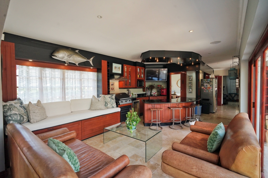 To Let 5 Bedroom Property for Rent in Beacon Bay Eastern Cape